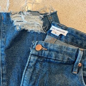 Good American Good Curve Straight ankle jeans with raw hem